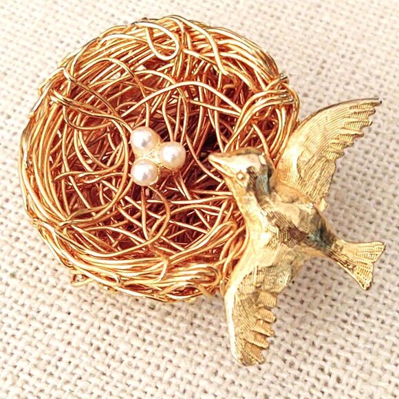 Jeanne Jewelry - Vintage Jeanne bird, nest and faux pearl eggs brooch